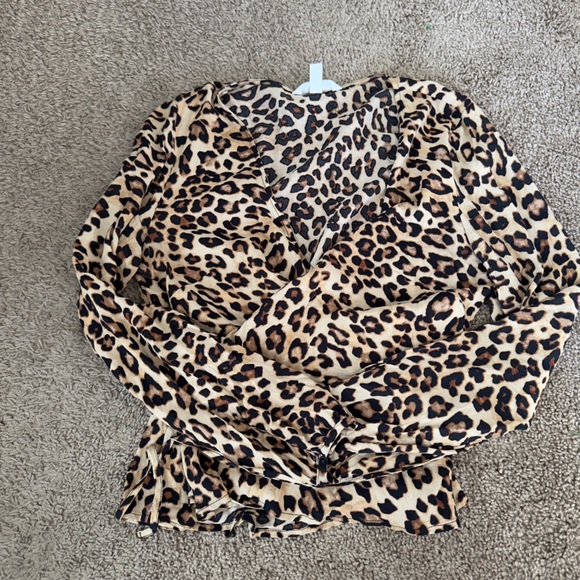 H&M cheetah wrap shirt - Picture 1 of 8